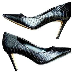 LIKE NEW! Jessica Simpson Black Snakeskin Pumps